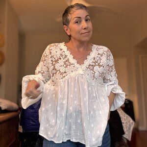 White lacy blouse (m)